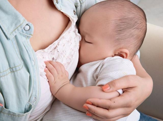 1~12个月宝宝各个阶段母乳或奶粉喂养标准，用过的宝妈都称赞不已