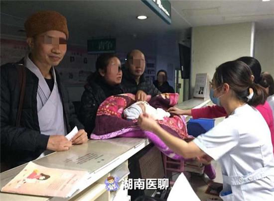 男婴一出生就是“大肚子”？肠闭锁排便成难题，打娘胎来的病