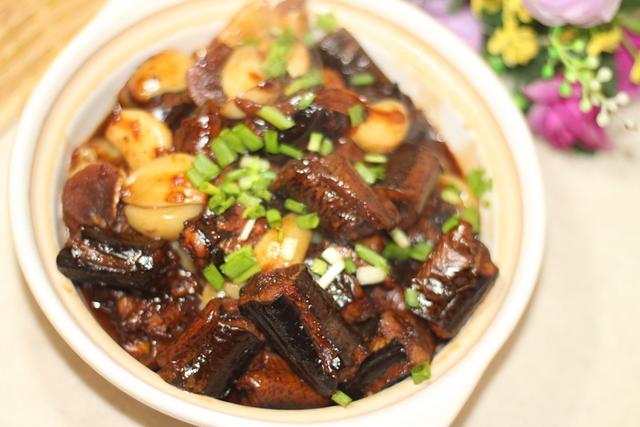 这鱼身长几尺,却是补脑、健体的极佳补品,解毒降糖,看到了必买