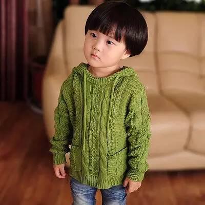 穿小的衣服让妈妈做条被子哦！
