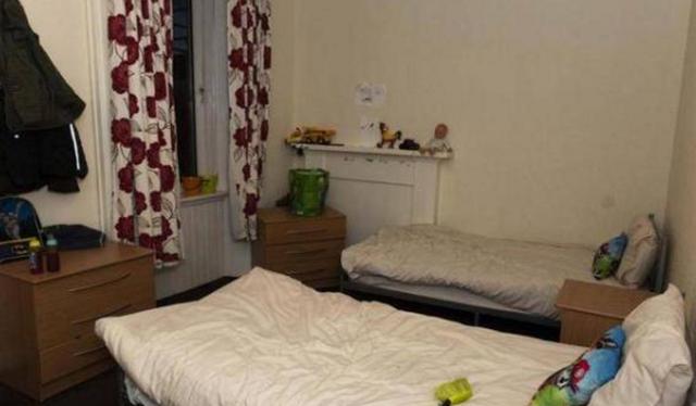 英国女子与7个孩子挤在3居室里，如今又怀双胞胎催政府赶紧换大