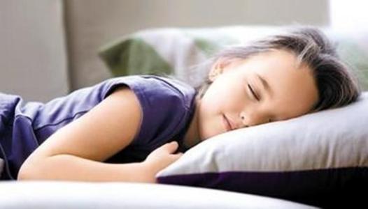 女孩第一次来月经，妈妈要注意这些问题