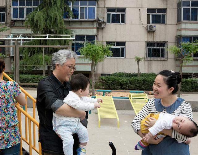 奶奶看大的娃跟妈妈不亲？别碰这两个底线，老人和宝妈各注意一条
