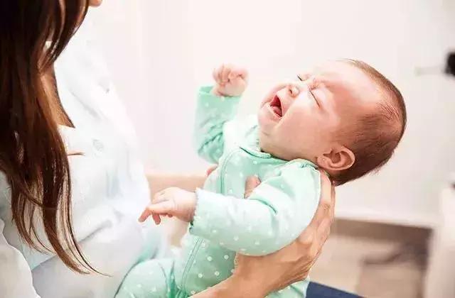 总感觉时间过得很快，这位爸爸用18年拍下女儿的变化……