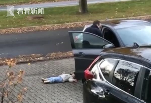 视频｜女儿懒得走路躺平装死 被老爸像拎菜一样提回家