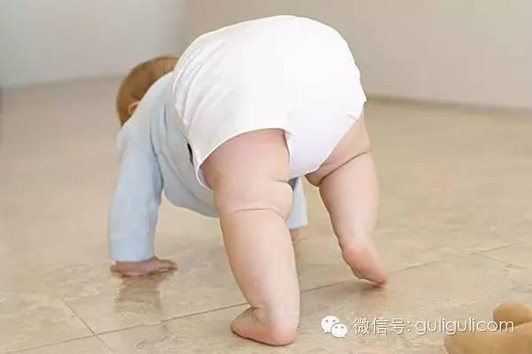 宝宝走路容易摔跤可能是平衡感差！