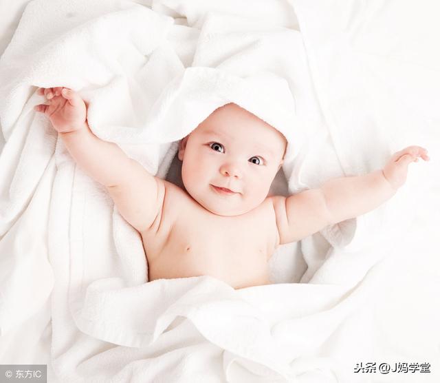 婴儿发育的里程碑：什么时候能坐起来？不达标的了解一下引导方法