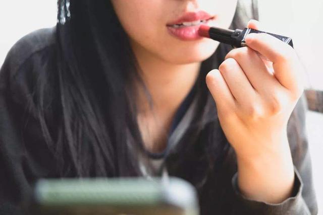 爱打扮的妈妈和不爱打扮的妈妈，养出来的孩子差别很明显！
