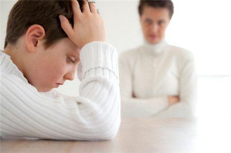 很多父母在教育孩子时，常常犯这样一个错误，孩子是很反感的！