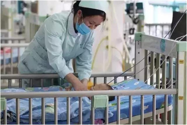 4个月大的女婴因各个脏器衰竭而亡！别让你无知的爱害了孩子！