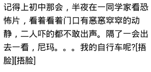 晚上开车，副驾坐的小女儿，正走着姑娘说：爸爸你怎么三只手开车