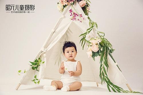 天冷宝宝爱赖床 家长可以这样做！
