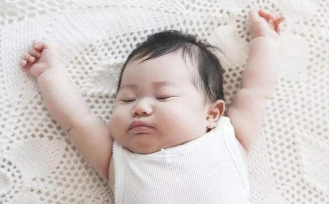 妈咪得稍微注意了，孩子的性格养成，竟然跟小时候和谁睡有关