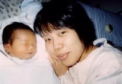 逼4岁女儿拿刀做菜，洗衣扫地，是她离世前给女儿最好的礼物