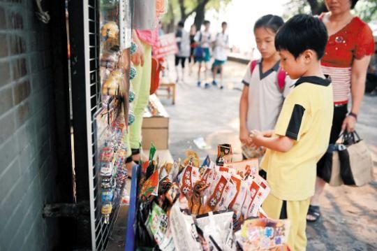 孩子用钱没节制，成为小卖铺的常客，妈妈想了一个法子