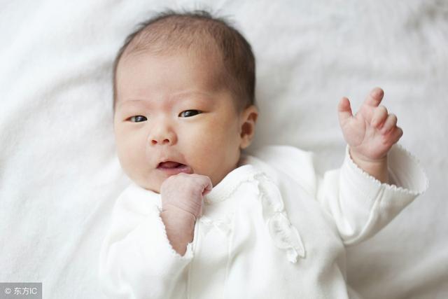 宝宝0—1岁发育及护理要点，最具体的注意事项，妈妈抓紧收藏！