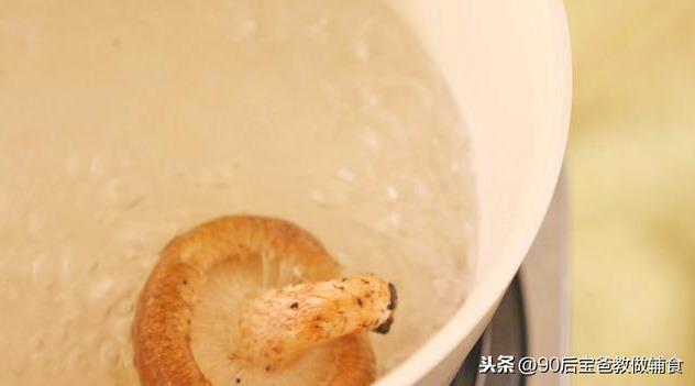 冬季宝宝早餐“白萝卜蒸糕”充分补充热量，让宝宝远离感冒！