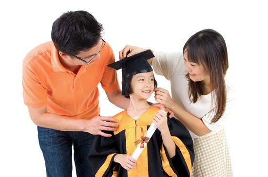 别让游戏白火！“中国式家长”该学学怎么和孩子相处