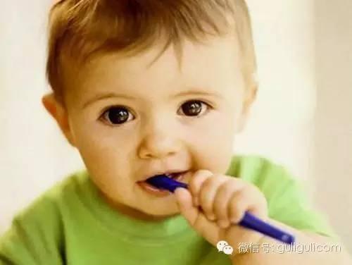 孩子长牙时因为难受而哭闹如何处理？
