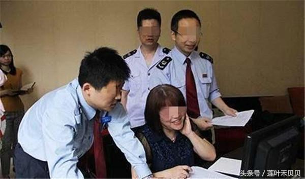 “贼”姓爸爸喜得双胞胎，取个名字，工作人员竖起大拇指：漂亮！