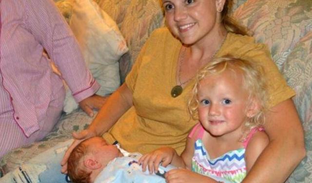 37岁脑瘤孕妈，为宝宝果断放弃治疗，下葬日宝宝也不幸去世