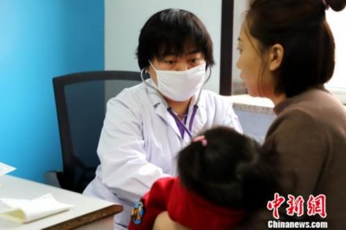 婴幼儿过敏不可“硬挺” 及时就医可以治愈