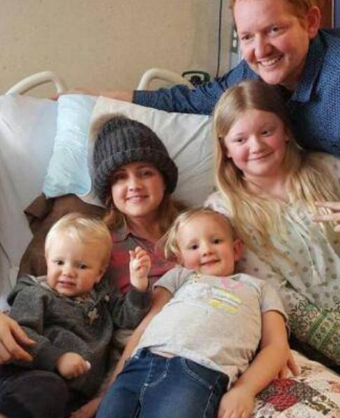 37岁脑瘤孕妈，为宝宝果断放弃治疗，下葬日宝宝也不幸去世