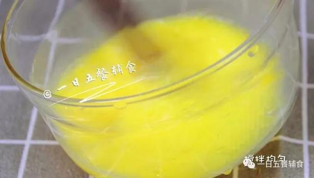 怎么把剩下米饭做的好吃又营养呢？来看看剩饭华丽变身！