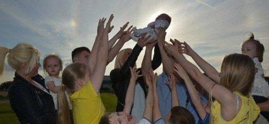 夫妻生孩子“上瘾”：已经生了15个，还打算再生8个