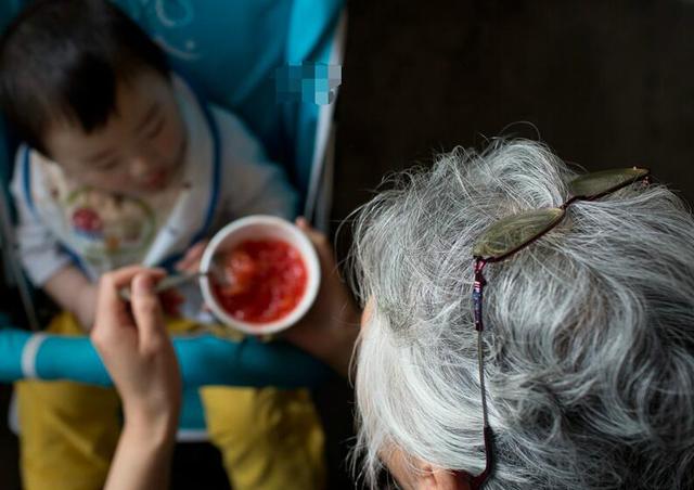 婆婆不看娃就不给养老？一个宝妈说出三点理由，其实很公平