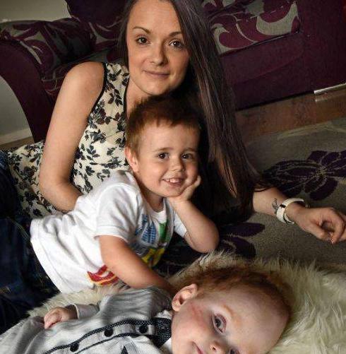 英国男婴出生没完整大脑，医生称活不了几天，如今2岁会喊妈妈！