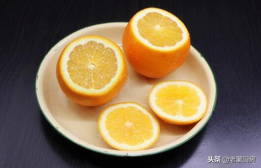 1个橙子1个鸡蛋，防咳效果杠杠的，别只会炖梨防咳，这个比梨好吃