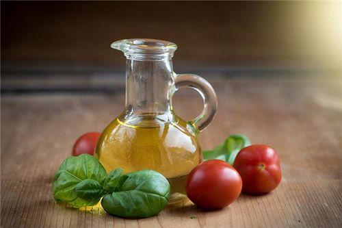 宝宝几岁可以吃油，核桃油真的是最佳的选择吗？你怎么看？