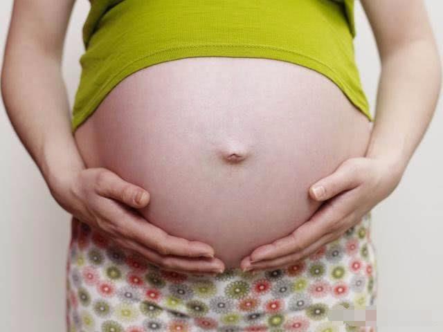 孕妇肚脐凸出来，还是凹进去，主要和这3点有关，孕妈要清楚！