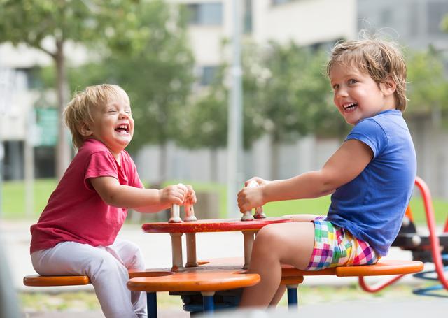 扎心了，二孩家庭的你是否也正面临这种状况？