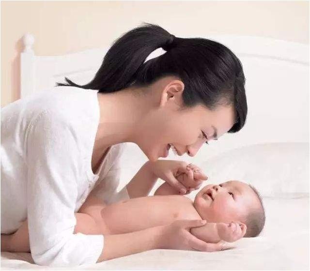 实用婴幼儿抚触按摩操手法，简单易操作，教您几招，秒变全能妈妈