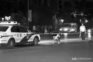 婴儿推车事故上新闻，四个月的宝宝不幸身亡，只因父母忘做这件事