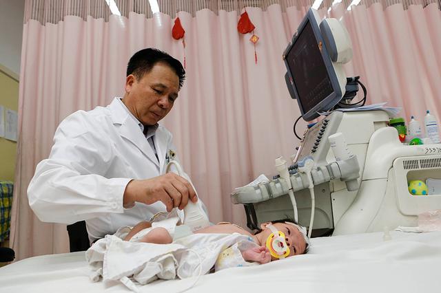 8月大女婴身上有怪味，到医院检查，医生话让妈妈自责不已！