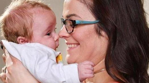 孕妇5个月发现羊水破裂，为保孩子每天喝16斤水吃大蒜