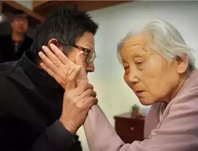 永远不能对父母说的十句话，再忙也要转给孩子看看
