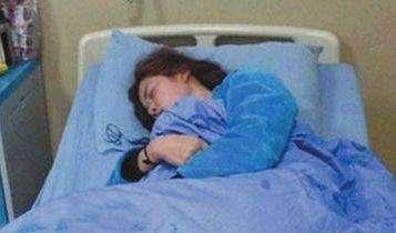 孩子出生一个月去世，宝妈掰开孩子手掌，结果抱头痛哭