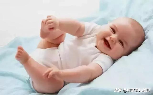 宝宝到月龄了还不会抬头、翻身？家长要反省自己是不是做错了