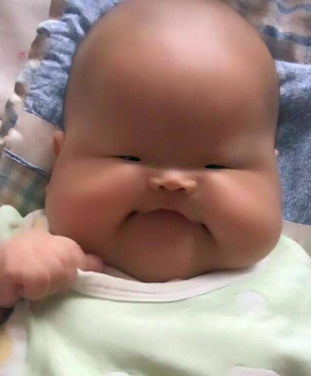 宝妈外出办事让爸爸照顾，给老婆发照片报备，一下笑喷了