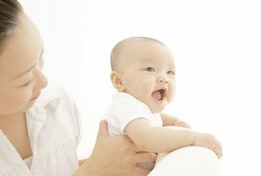 新生儿三个月发育标准动作，能做出其中两个，足以说明宝宝发育好