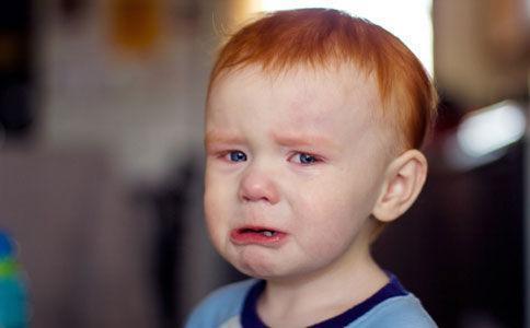 当孩子用哭来威胁你的时候，你的第一反应可能会影响他的一生！