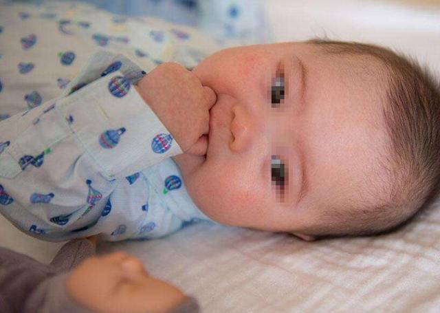 “东方”爸爸给娃上户口，名字太有才，宝妈看后户口本都扔出去了