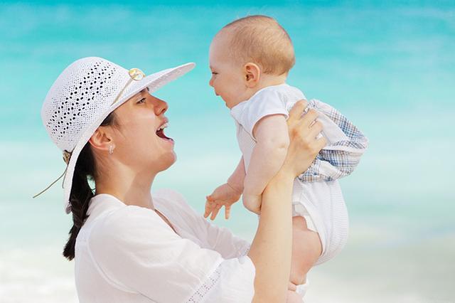 孕产说：对于母乳妈妈当众哺乳的行为，你怎么看？