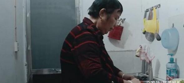 《变形计》最孝顺的城市少年，给奶奶洗脚，小动作让人欣慰