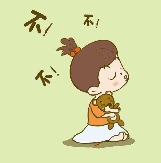 2岁熊孩子超市捏水果，奶奶大吵大闹护犊子，却被管理员怼蒙了