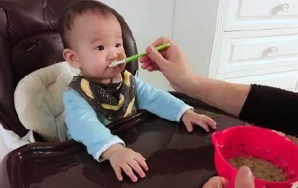 2岁多的孩子胃出血，原因与奶奶平时的一个小习惯有关